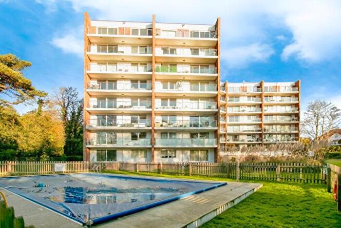 2 Bedroom Apartment To Rent In Viewpoint, Alum Chine, BH4