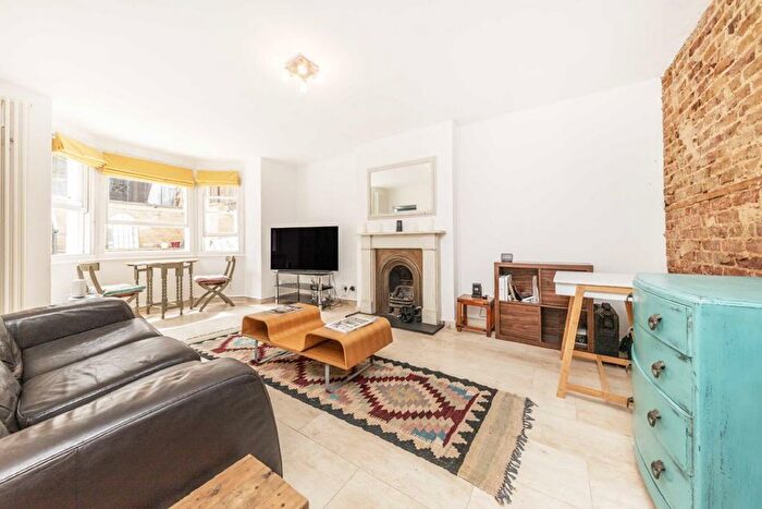 1 Bedroom Flat To Rent In Park Road, East Twickenham, TW1
