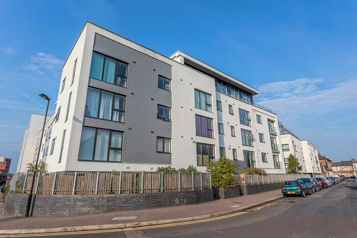 2 Bedroom Flat To Rent In Hillyfield, London E17