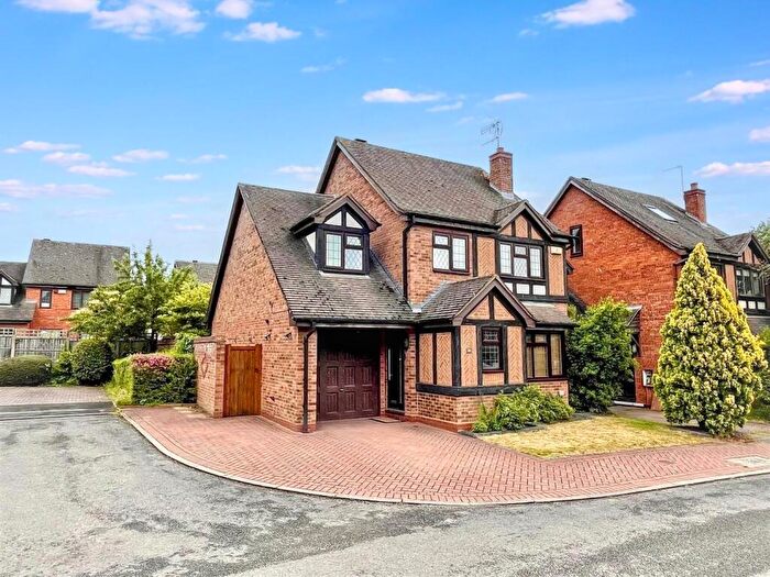 4 Bedroom Detached House For Sale In Shrubbery Close, Sutton Coldfield, B76