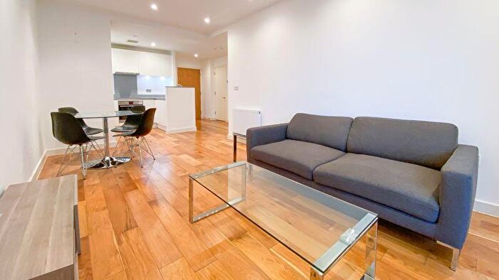 1 Bedroom Flat To Rent In Palmers Road, Bow, E2