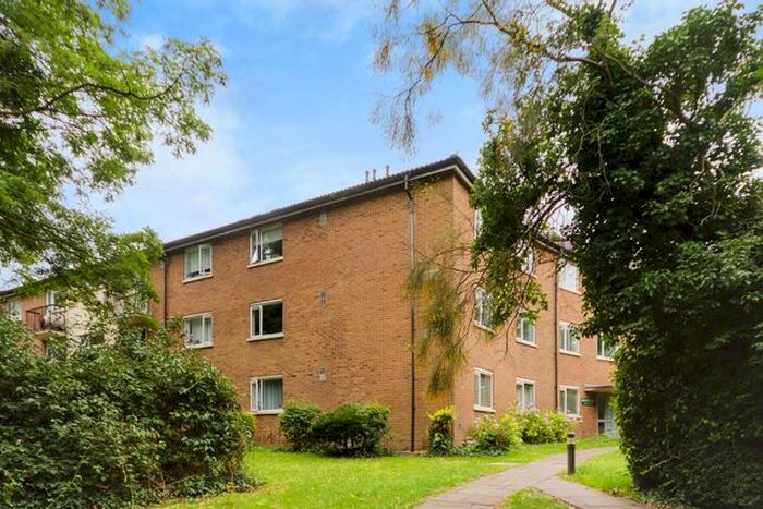 3 Bedroom Flat To Rent In Radcliffe Road, East Croydon, Croydon, CR0