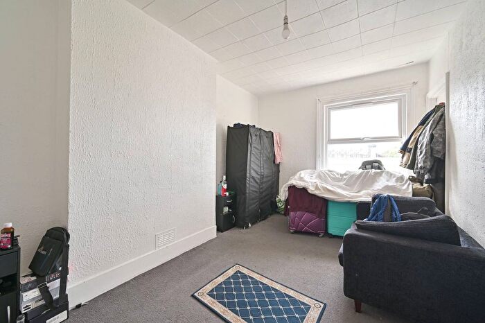 1 Bedroom Flat To Rent In Kilburn High Road, Kilburn, London, NW6