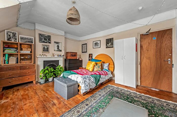 3 Bedroom Flat To Rent In Brockley Road, London, SE4