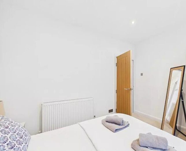 2 Bedroom Apartment To Rent In Violet Road, London, E3