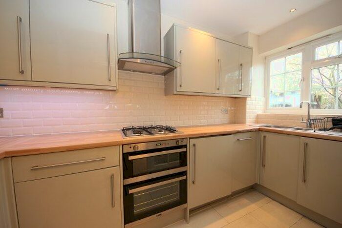 2 Bedroom Property To Rent In Tapestry Close, Sutton, SM2