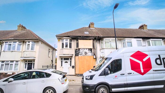 3 Bedroom End Of Terrace House For Sale In Harold Road, Willesden, London, NW10