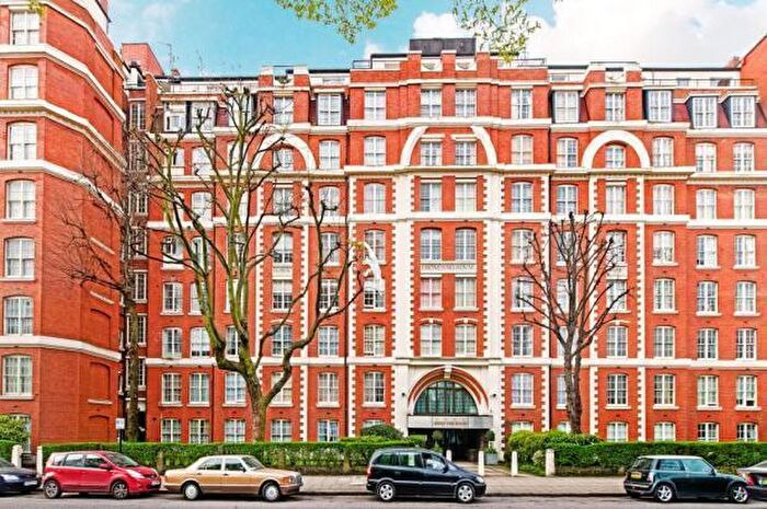 2 Bedroom Apartment To Rent In Grove End Road, St Johns Wood, NW8