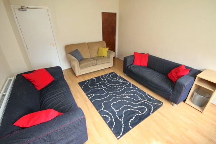 4 Bedroom Terraced House To Rent In Hartley Avenue, Woodhouse, Leeds, LS6