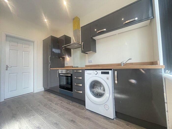 1 Bedroom Flat To Rent In Flat A, Roundhay View, Leeds, LS8