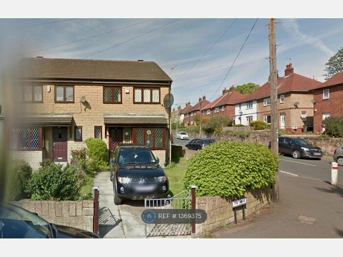 3 Bedroom Semi-Detached House To Rent In The Drive, Batley, WF17