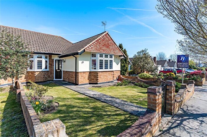 2 Bedroom Bungalow For Sale In Brookmans Close, Upminster, RM14