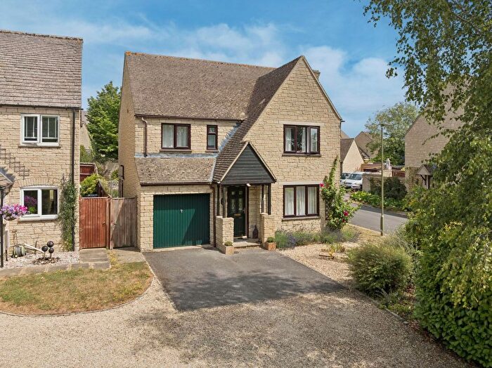 4 Bedroom Detached House For Sale In Stow Avenue, Witney, OX28