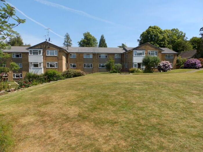 2 Bedroom Flat To Rent In Chenies Close, Tunbridge Wells TN2