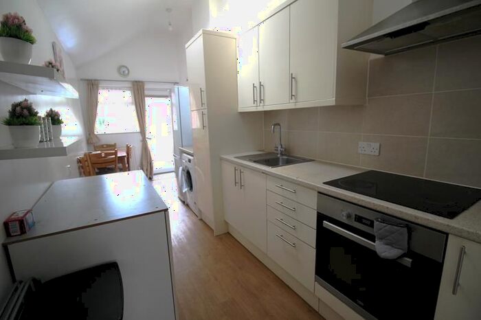 Studio To Rent In Brookfield Road, Bedford, Beds, MK41