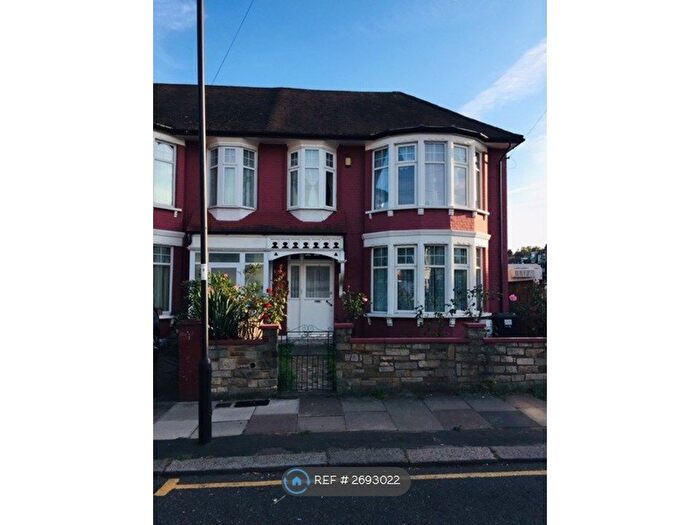 5 Bedroom Semi-Detached House To Rent In Berkshire Gardens, London, N13