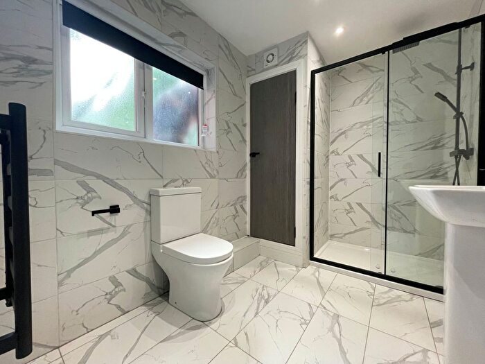 Studio To Rent In - Kirkstall Road, Burley, Leeds, LS4