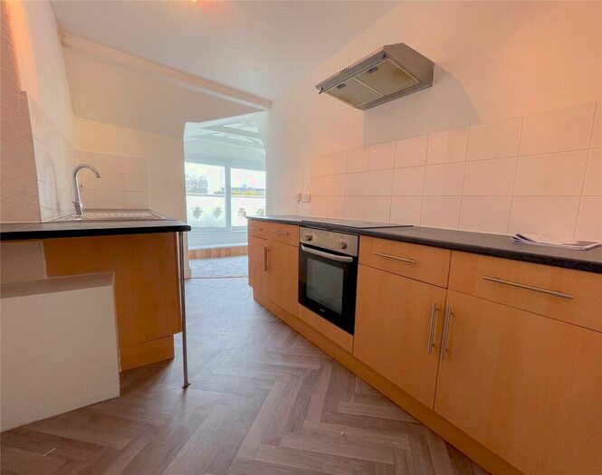 2 Bedroom Apartment For Sale In West Hill Road, Bournemouth, BH2