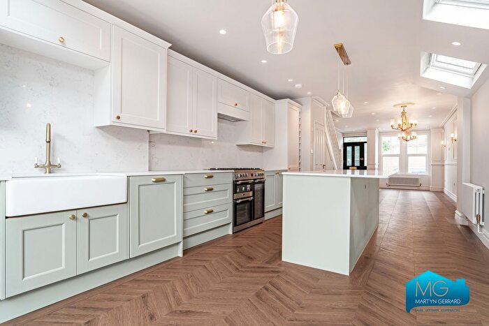 4 Bedroom Semi-Detached House To Rent In Brunswick Crescent, New Southgate, London, N11