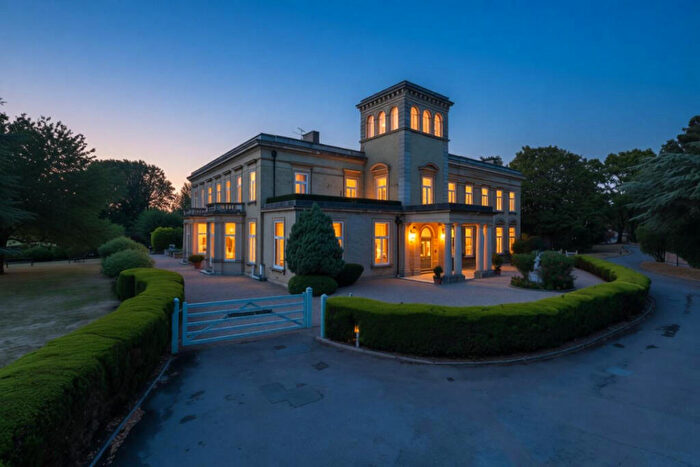 2 Bedroom Apartment For Sale In Ware Park, Ware, SG12