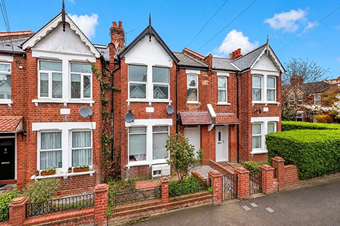 3 Bedroom Flat To Rent In Deacon Road, London, NW2