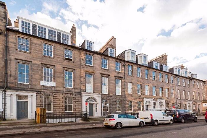 4 Bedroom Flat To Rent In Queen Street, New Town, Edinburgh, EH2