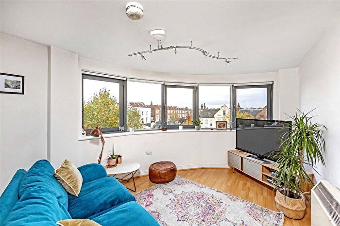 1 Bedroom Flat To Rent In Balham High Road, London, SW17