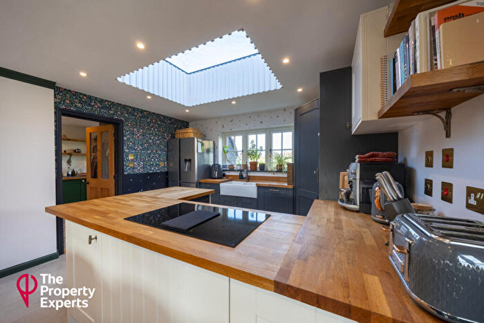 4 Bedroom Semi-Detached House For Sale In Sulhamstead Road, Reading, RG30