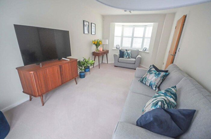 3 Bedroom Detached House To Rent In Gainsborough Road, Richmond, London, TW9