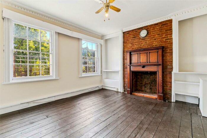 3 Bedroom Apartment To Rent In Camberwell Green, London, SE5