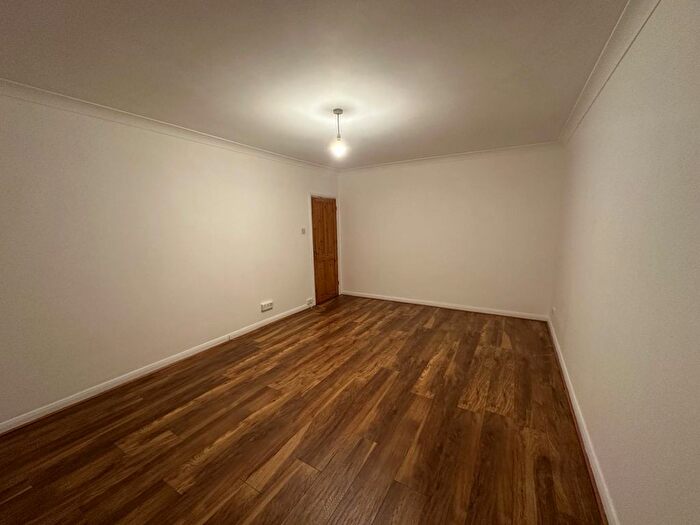 2 Bedroom Flat To Rent In Bond Road, Tolworth, KT6