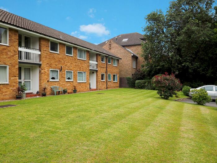 2 Bedroom Maisonette To Rent In Grange Road, Sutton, Surrey, SM2