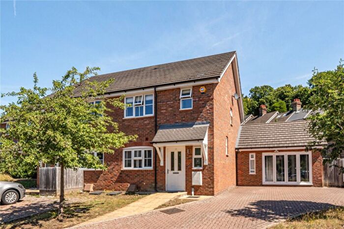 3 Bedroom End Of Terrace House For Sale In Ash Grove, Chesham, HP5