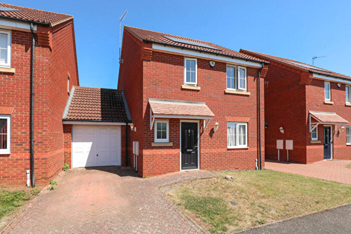 3 Bedroom Link Detached House For Sale In Sycamore Gardens, Burton Latimer, Kettering, NN15