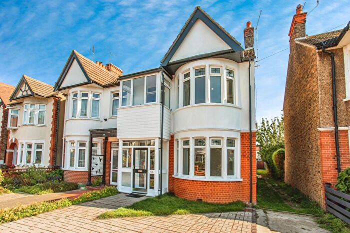 3 Bedroom Semi-Detached House For Sale In Ilfracombe Road, Southend-on-Sea, Essex, SS2
