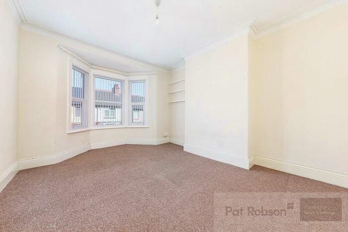 3 Bedroom Flat To Rent In Biddlestone Road, Heaton, NE6