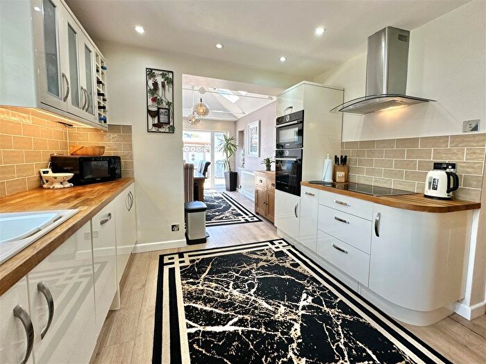 2 Bedroom Detached Bungalow For Sale In Lichfield Drive, Brixham, TQ5