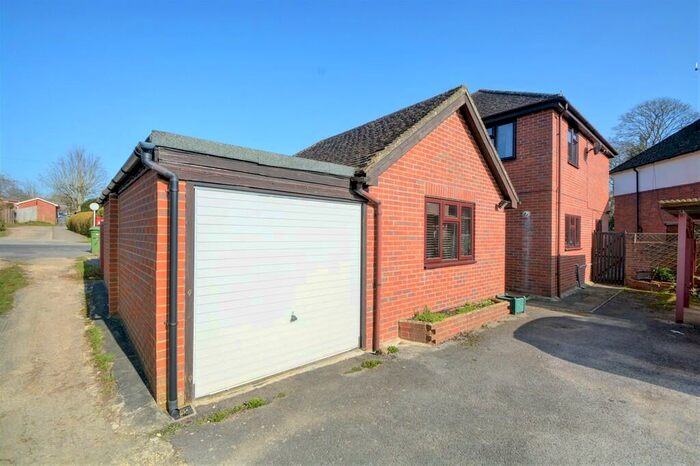 5 Bedroom Detached House To Rent In Greenfields Avenue, Alton, GU34