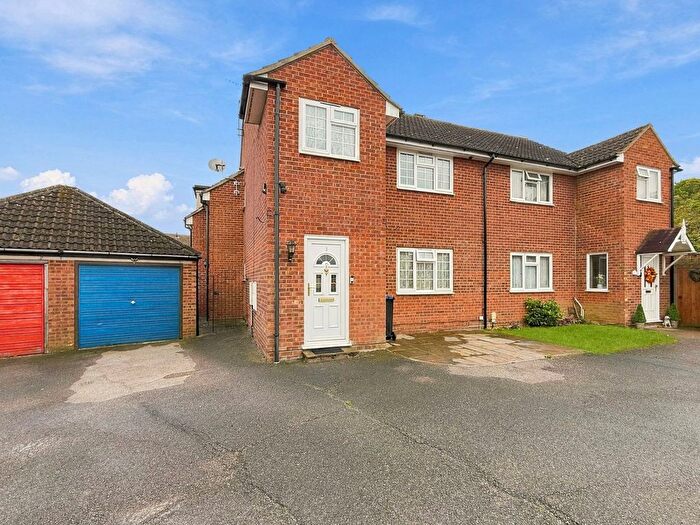 3 Bedroom Semi-Detached House For Sale In Flanders Close, Braintree, CM7
