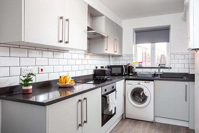 2 Bedroom Flat To Rent In Thornville Court, Thornville Road, Hyde Park, Leeds, LS6