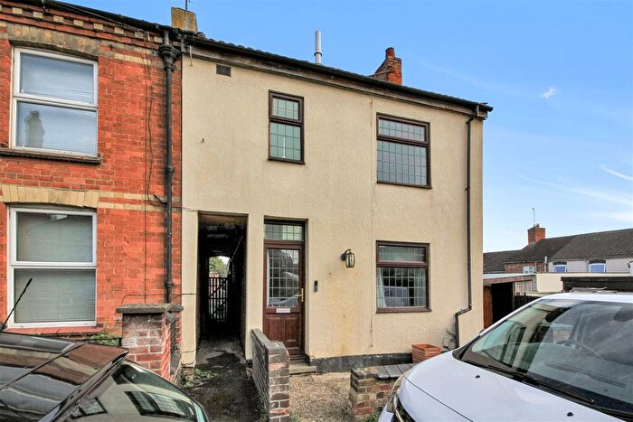 3 Bedroom End Terrace House For Sale In , Harborough Road, Rushden, NN10