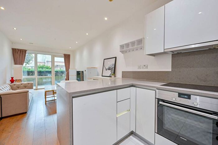 2 Bedroom Flat To Rent In Longfield Avenue, Ealing Broadway, London, W5