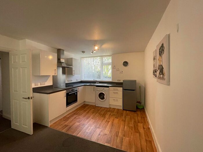 2 Bedroom Flat To Rent In Vivian Avenue, Nottingham, Carrington, NG5