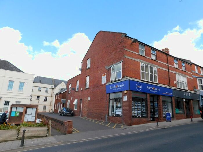 1 Bedroom Flat To Rent In West Street, Axminster, EX13