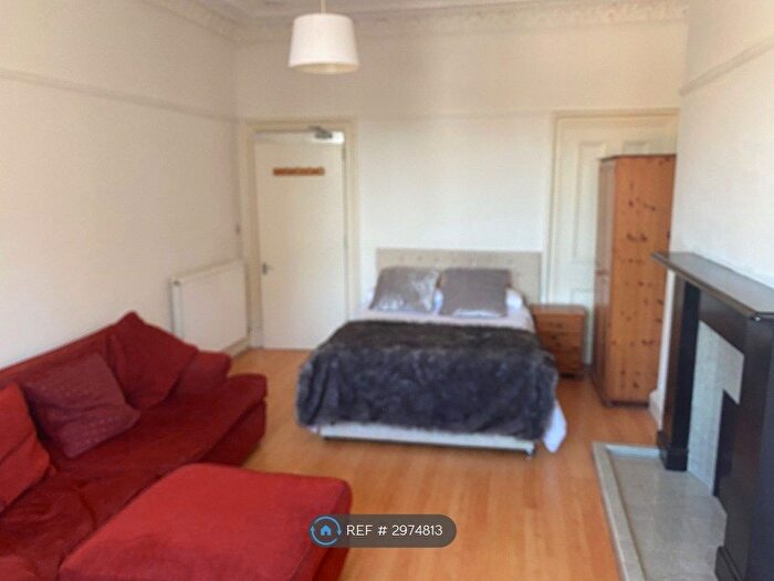 4 Bedroom Flat To Rent In Morningside Road, Edinburgh, EH10