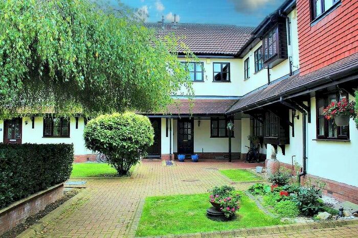 2 Bedroom Terraced House For Sale In Firs Wood Close, Northaw, Potters Bar, EN6