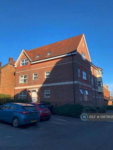 2 Bedroom Flat To Rent In Harwood Close, Codmore Hill, Pulborough, RH20