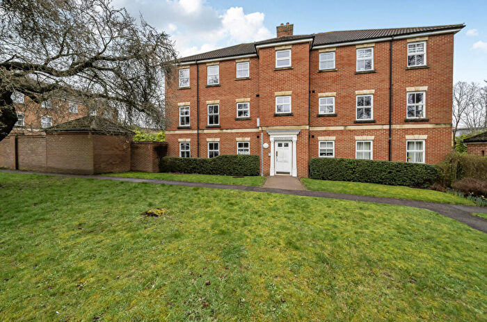 2 Bedroom Apartment For Sale In Sycamore Rise, Bracknell, Berkshire, RG12