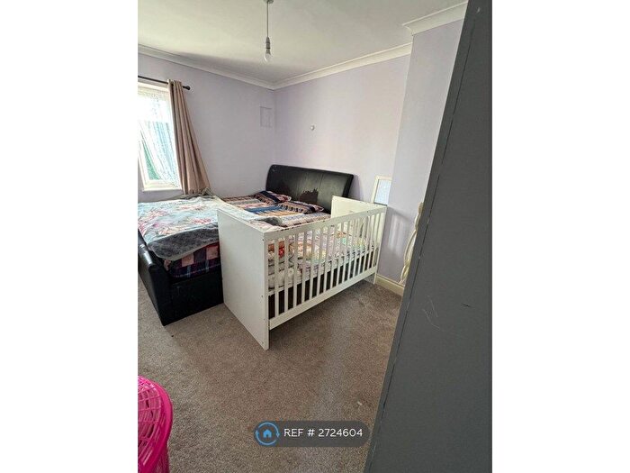 3 Bedroom Semi-Detached House To Rent In Abbey Drive, Luton, LU2