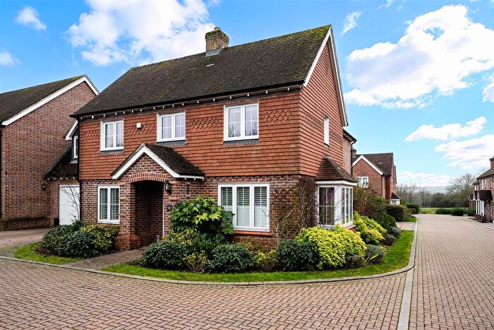 4 Bedroom Detached House For Sale In Woodlands Close, Merstham, RH1